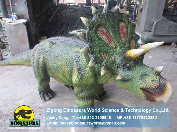 Animatronic Simulation Walking Dinosaur of Triceratops Ride DWE040