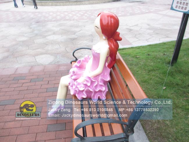 Cartoon girl in a park model and posed for pictures DWC049